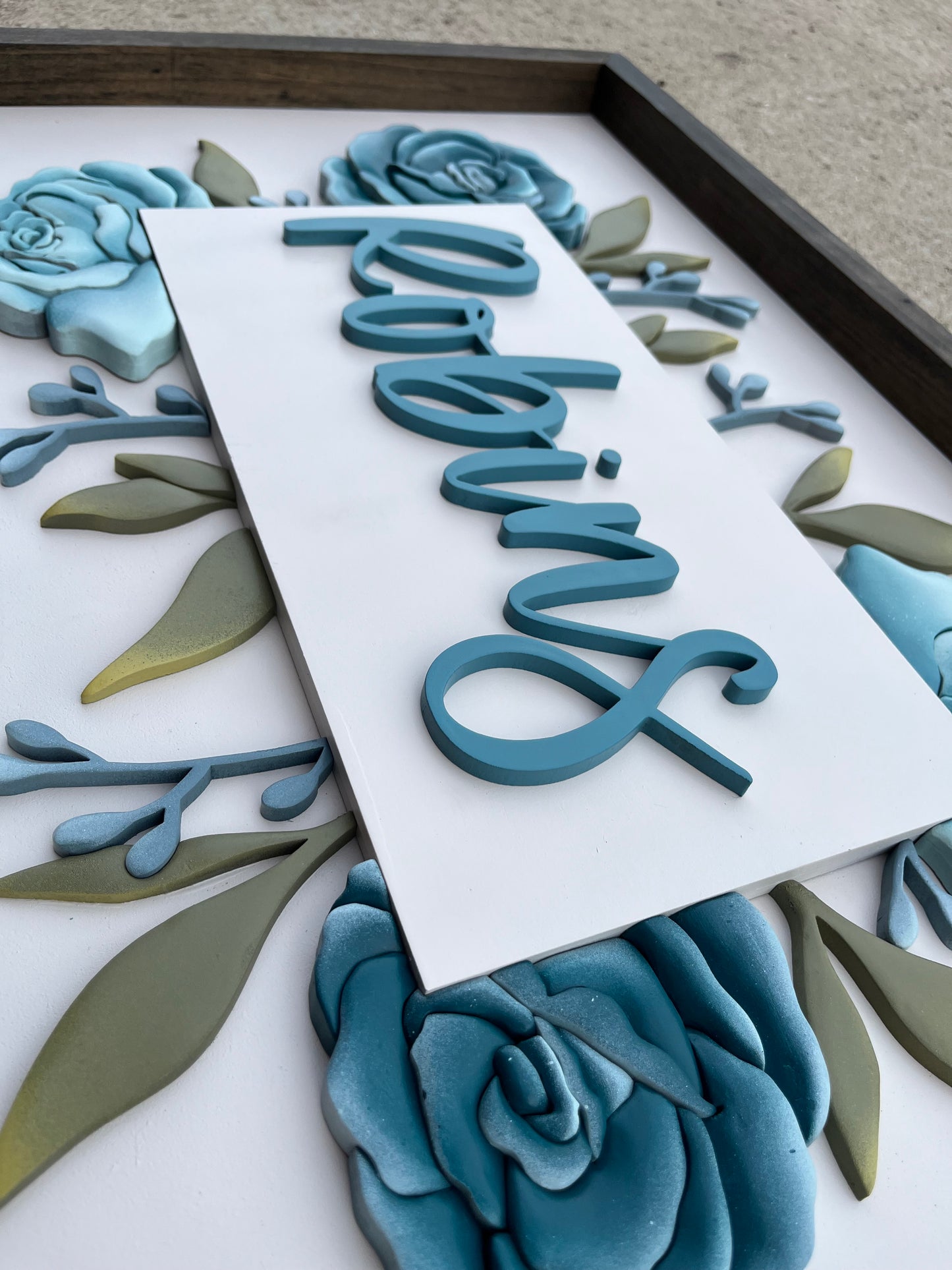 Robins Floral Name Sign
